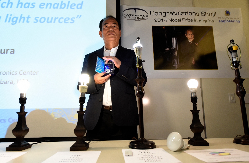 Nakamura, Shuji (lightbulbs) AFP